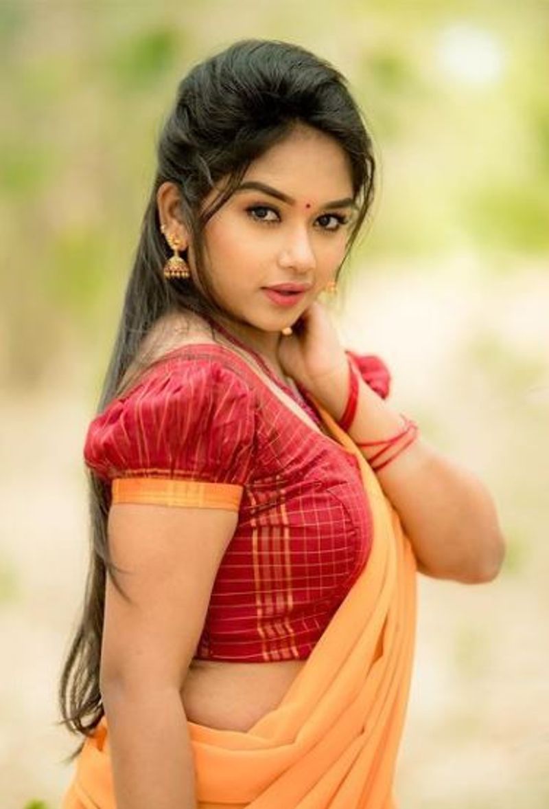வெண்பா அழகை வச்ச கண்ணு எடுக்காமல் பார்க்கும் நெட்டிசன்கள் 