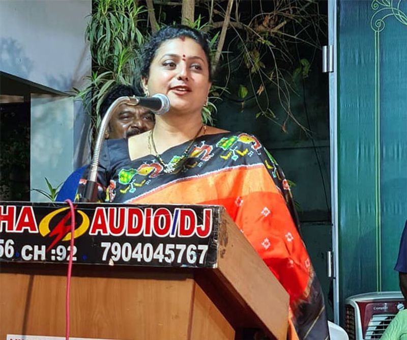 సౌత్ ఇండియా సినీ,టీవీ మేకప్ ఆర్టిస్ట్-హెయిర్ స్టైలిస్ట్ యూనియన్ ఆధ్వరంలో విరుగంబాక్కంలోని ఏవీఎం కాలనీ, కామరాజర్ శాలైలో నెలకొల్పిన హెచ్జే సినీ మేకప్ హెయిర్, బ్యూటీ అకాడమీ ప్రారంభ కార్యక్రమానికి రోజా ముఖ్య అతిథిగా హాజరయ్యారు.