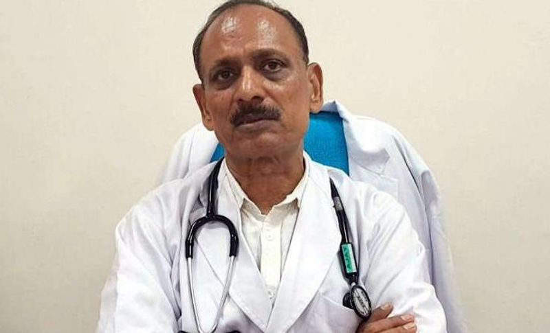 डॉक्टर्स कह रहे आखिर यह बच्चा जिंदा कैसे
वहीं शिशु रोग विशेषज्ञ डॉक्टर डॉ. अशोक गुप्ता का कहना है कि बायोलॉजिकल साइंस की आम धारणा है कि इंसान के रक्त में लाल रक्त कणिकाओं के जरिए खून में ऑक्सीजन बहती है और यही किसी शख्स को जिंदा रखती हैं। लेकिन अगर किसी का खून सफेद होता है तो यह धारणा अलग हो जाती है। यह डॉक्टर समाज के लिए चुनौती है कि इसे कैसे निपटा जाए। जो बच्ची मिली है उसमें ट्राइग्लिसराइड और कोलेस्ट्राल की ज्यादा मात्रा मिलने से जान को खतरा है। जेके लोन यूनिट में बच्ची का इलाज किया जा रहा है।