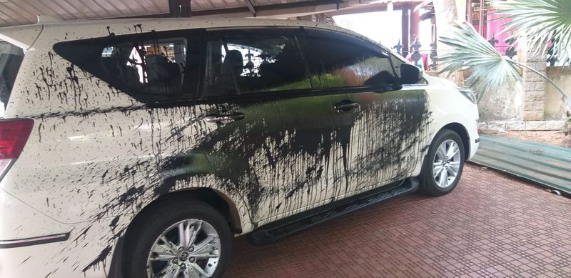Jasna case black oil poured to high Court judge s car one arrest