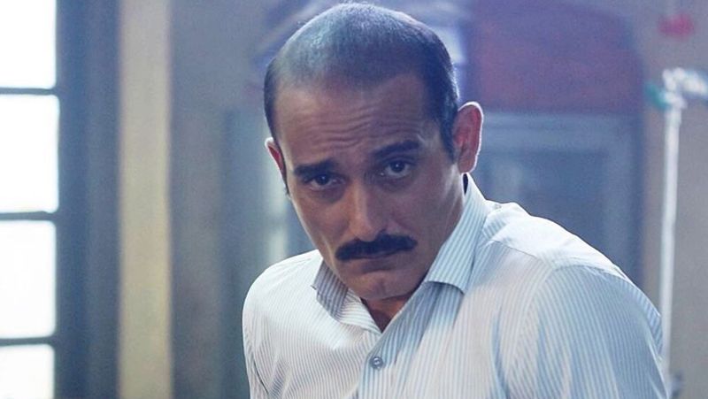 बात अक्षय के वर्कफ्रंट की करें तो वे आखिरी बार 2020 में फिल्म सब खुशल मंगल में नजर आए थे। फिलहाल उनके पास किसी भी बॉलीवुड फिल्म का ऑफर नहीं है। उन्होंने 1997 में हिमालय पुत्र से डेब्यू किया था।