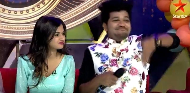 బిగ్ బాస్ ఉత్సవం ప్రోగ్రామ్ లో హారిక, మోనాల్, అఖిల్, అమ్మ రాజశేఖర్, దివి డాన్స్ లతో దుమ్ము రేపారు. ఇక లాస్య వేదికపైనే పప్పుతో అందరికీ అన్నం తినిపించారు.