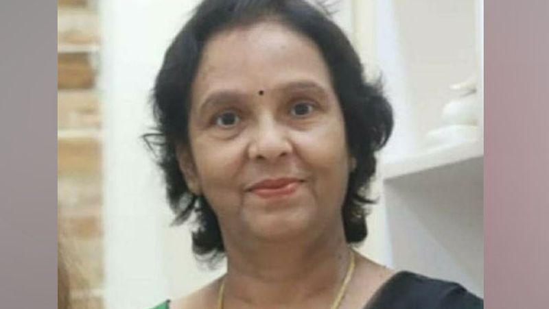 आपने हाल में ग्वालियर की रहने वालीं प्रो. किरण बाजपेयी को कौन बनेगा करोड़पति में हॉट सीट पर देखा होगा। जीवाजी विवि में गेस्ट फैकल्टी किरण ने 50 लाख रुपए जीते थे। ये सवाईकल कैंसर से जूझ रही हैं। पेड वीमन फांउंडेशन की फांउडर किरण बताती हैं कि 2019 में उन्हें कैंसर का पता चला था। लेकिन उन्होंने सकारात्मक होकर कैंसर से लड़ाई लड़ी। अब वे 10 साल से सोशल वर्क कर रही हैं।