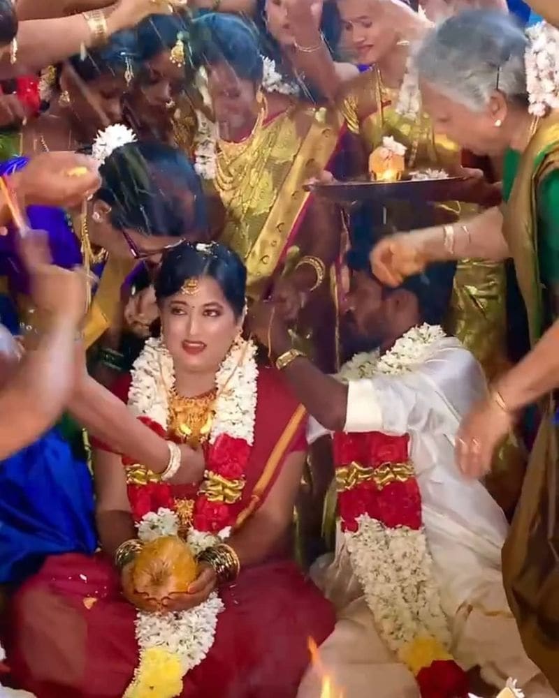 மாஸ்டர் பட வெற்றியை அடுத்து கலாட்டா குருவின் திருமணத்திற்கும் விஜய் ரசிகர்கள் உட்பட பலரும் சோசியல் மீடியா மூலமாக வாழ்த்து தெரிவித்து வருகின்றனர். 