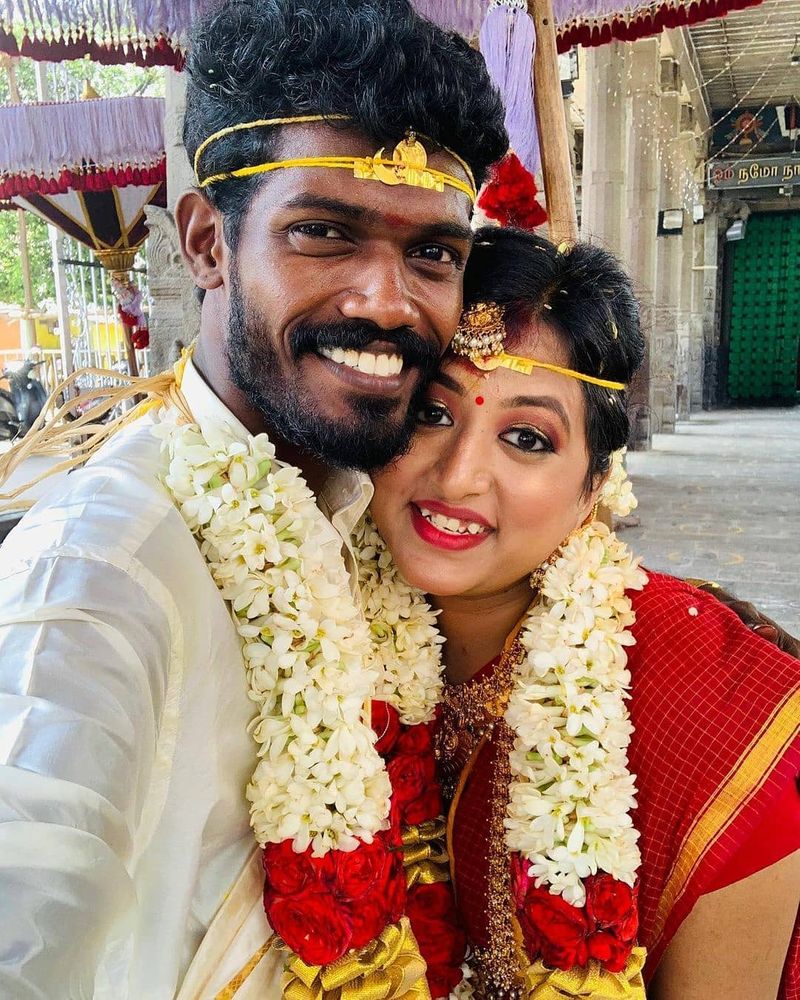 இந்த படத்தில் விஜய் வீட்டில் வேலை செய்யும் நபராக கலாட்டா குரு என்பவர் நடித்திருந்தார். ஆதித்யா தொலைக்காட்சியில் தொகுப்பாளராக பணியாற்றி வந்தவர்.
