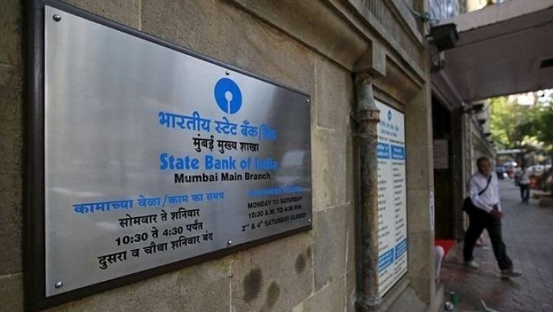 स्टेट बैंक ऑफ इंडिया की इस स्कीम के तहत सैमसंग मोबाइल और टैबलेट की खरीद पर 15 फीसदी की छूट मिलेगी। वहीं, पेपरफ्राई (Pepperfry) से फर्नीचर खरीदने पर 7 फीसदी की एक्स्ट्रा छूट मिलेगी।