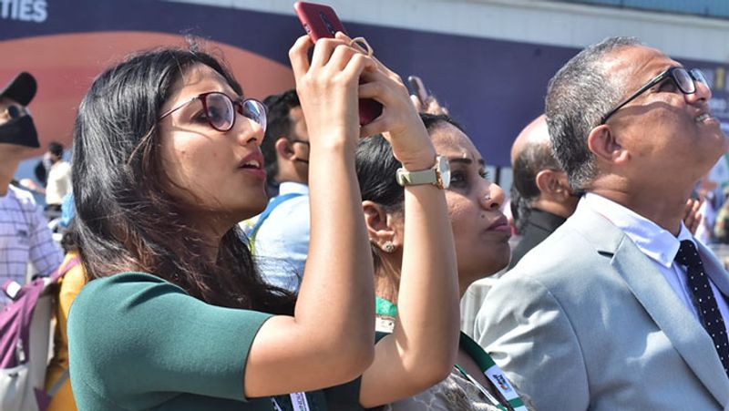 आसमां में गरजते युद्धक विमानों को अपने मोबाइल में कैप्चर करना सबसे यादगार पल माना गया।