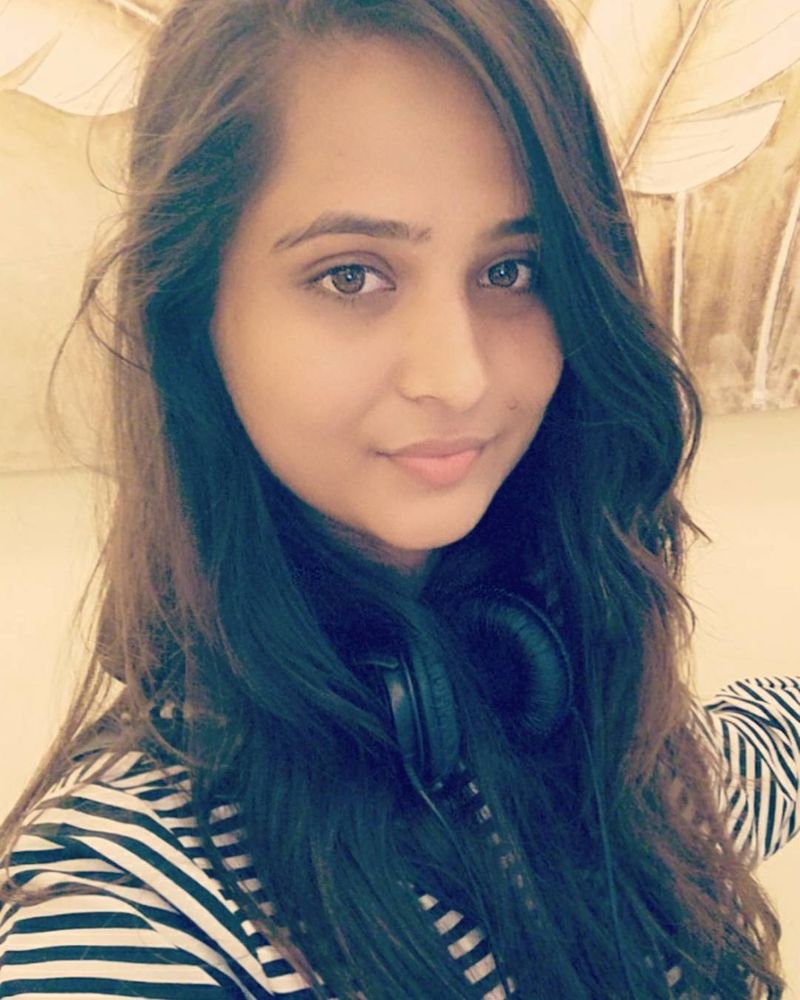 భారత క్రికెటర్ జయ్దేవ్ ఉనద్కడ్, రిన్నీ కంటారియా రొమాంటిక్ ఫోటోలు... రిన్నీ కంటారియా ఇన్స్టాగ్రామ్ ఫోటోలు...