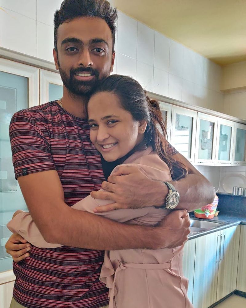 భారత క్రికెటర్ జయ్దేవ్ ఉనద్కడ్, రిన్నీ కంటారియా రొమాంటిక్ ఫోటోలు... రిన్నీ కంటారియా ఇన్స్టాగ్రామ్ ఫోటోలు...