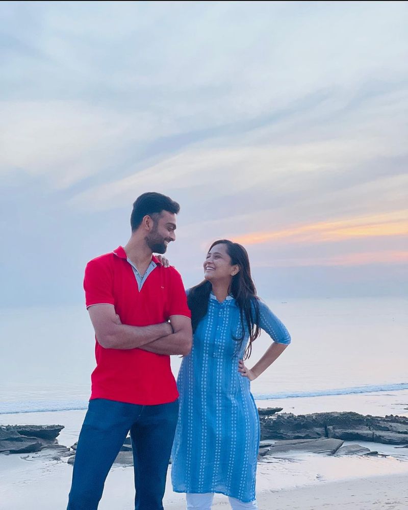 భారత క్రికెటర్ జయ్దేవ్ ఉనద్కడ్, రిన్నీ కంటారియా రొమాంటిక్ ఫోటోలు... రిన్నీ కంటారియా ఇన్స్టాగ్రామ్ ఫోటోలు...
