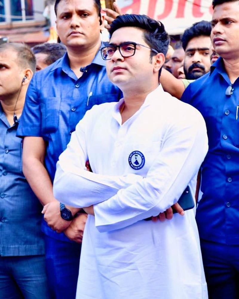 <p><br />
এদিন গান্ধীমূতি থেকে হাজ অবধি তৃণমূল কংগ্রেসের একটি মিছিল রয়েছে। প্রথমে ঠিক ছিল মিছিলে নের্তৃত্ব দেবেন অভিষেক বন্দ্য়োপাধ্য়ায়। <br />
</p>
<p><br />
</p>