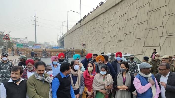 Kanimozhi Thirumavalavan, who was try to meet farmers.. was stopped by the police at the Delhi border. Kanimozhi Thirumavalavan, who was try to meet farmers.. was stopped by the police at the Delhi border.