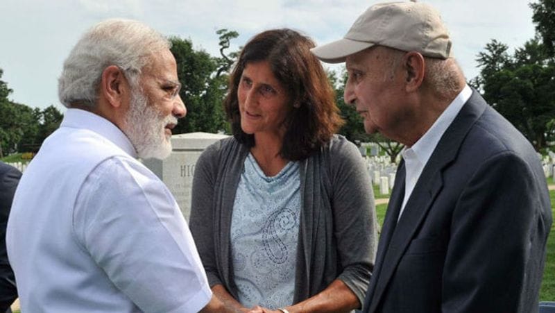 मई, 2020 में सुनीता विलियम्स ने कोरोना के चलते अमेरिका में फंसे भारतीय छात्रों को एक सीख दी थी। उन्होंने कहा कि ऐसे समय में लोग अपने समाज के लिए सार्थक और सकारात्मक योगदान दे सकते हैं। 2007 में सुनीता विलियम्स ने भारत का दौरा भी किया था। जून, 2016 में जब प्रधानमंत्री नरेंद्र मोदी अमेरिका यात्रा पर गए थे, तब वे सुनीता विलियम्स से भी मिले थे।