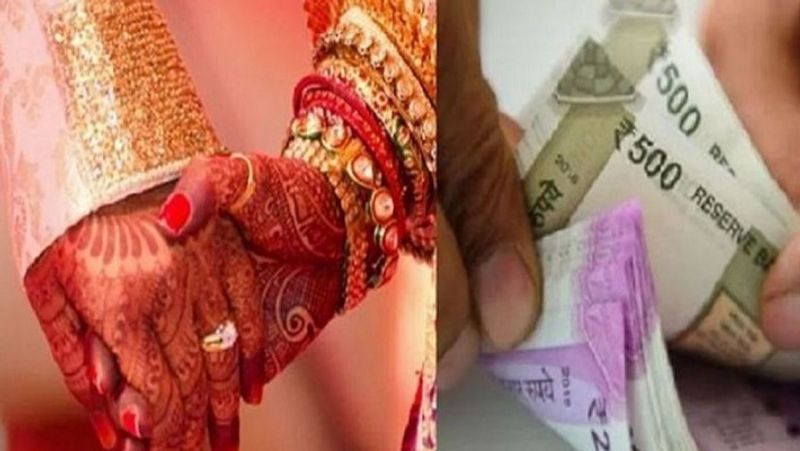 एलआईसी की इस पॉलिसी को लेने के बाद अगर पॉलिसी होल्डर की किसी वजह से मृत्यु हो जाता है, तो परिवार को बाकी बचे प्रीमियम का भुगतान नहीं करना होता है। इस पॉलिसी को 25 साल तक के लिए लेने पर 22 साल तक ही प्रीमियम देना होता है। (फाइल फोटो)