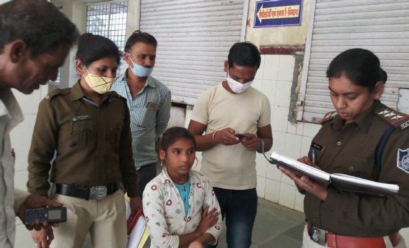 जब इसकी जानकारी पीड़ित परिवार को लगी तो वह बिलखते हुए गोपालगंज पुलिस के पास पहुंचे। जहां जरूवाखेड़ा के पालीतोड़ा गांव के रहने वाले मनोज अहिरवार ने बताया कि वह अपनी पत्नी की तबीयत खराब होने पर अस्पताल लेकर आए थे। उनके साथ उनकी आठ साल की भतीजी शिवानी और एक 6 माह का बेटा भी साथ आया हुआ था। शिवानी 6 माह के बेटे को लेकर बाहर घूमने के लिए गई। लेकिन एक महिला उसे लेकर कहीं गायब हो गई।