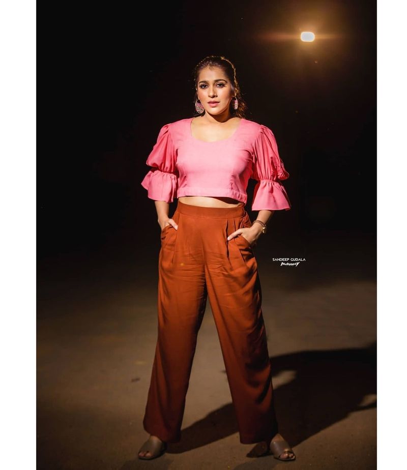 వెండితెరపై కూడా అడపాదడపా చిత్రాలు చేస్తున్నారామె. ప్రస్తుతం రష్మీ నటించిన బొమ్మ బ్లాక్ బస్టర్ మూవీ విడుదలకు సిద్ధంగా ఉంది.