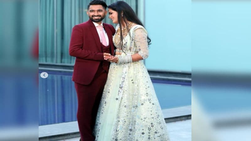 राहुल की सगाई में नीतिश राणा और हरियाणा के उनके साथी स्पिन गेंदबाज जयंत यादव भी इस खास मौके पर उनके साथ नजर आए।
