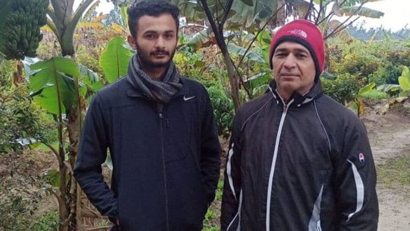 श्याम सिंह बताते हैं कि उन्होंने 2017 में ऑर्गेनिक खेती अपनाई। उन्होंने फाइव लेयर मॉडल से शुरुआत की। यानी एक साथ पांच फसलों की खेती। वे फल-सब्जियां आदि उगाने लगे। अब उनके 21 वर्षीय बेटे अभय भी उनकी मदद कर रहा है। अभय ने 2019 में दिल्ली यूनिवर्सिटी से ग्रेजुएशन किया। इसके बाद गांव लौट आए।
