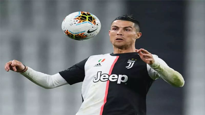 <p>সেখান থেকেই জল্পনা তৈরি হয় তাহলে কি রিয়ালেই ফিরছেন সিআর সেভেন। রিয়ালে যোগ দেওয়ার সম্ভাবনা উসকে দিয়েছিলেন স্বয়ং রোনাল্ডো। কিছুদিন আগে তিনি স্যোশাল মিডিয়ায় একটা পোস্ট করেছিলেন। যেখানে তিনি বোঝাতে চেয়েছিলেন, অতীত বরাবরই সুখকর হয়। <br />
</p>