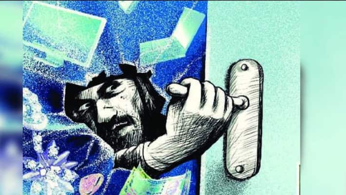 Delhi police have arrested two persons in connection with the robbery in Dwarka bpsb Delhi police have arrested two persons in connection with the robbery in Dwarka bpsb