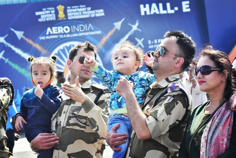 एशिया की सबसे बड़ी एयरो-स्पेस और डिफेंस प्रदर्शनी 'एयरो इंडिया-2021' के जरिये दुनियाभर ने भारत की सैन्य शक्ति को देखा। इस शो का मकसद लड़ाकू विमानों की क्षमता देखकर सौदा करना है।