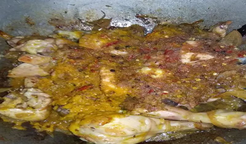 రెండూ పూర్తిగా ఉడికిన తర్వాత.. ముందుగా పేస్టులా తయారు చేసుకున్న మిశ్రమాన్ని ఇందులో ఉంచి కాసేపు ఉడకనివ్వాలి. దీనిలో ఉప్పు, కారు సరిపడ వేసుకోవాలి. ఆ తర్వాత ఉల్లికాడలతో గార్నిష్ చేసుకుని స్టవ్ ఆఫ్ చేసుకోవాలి.