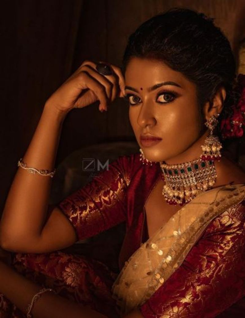 கவிதை எழுத தோன்றும் விழிகள் 