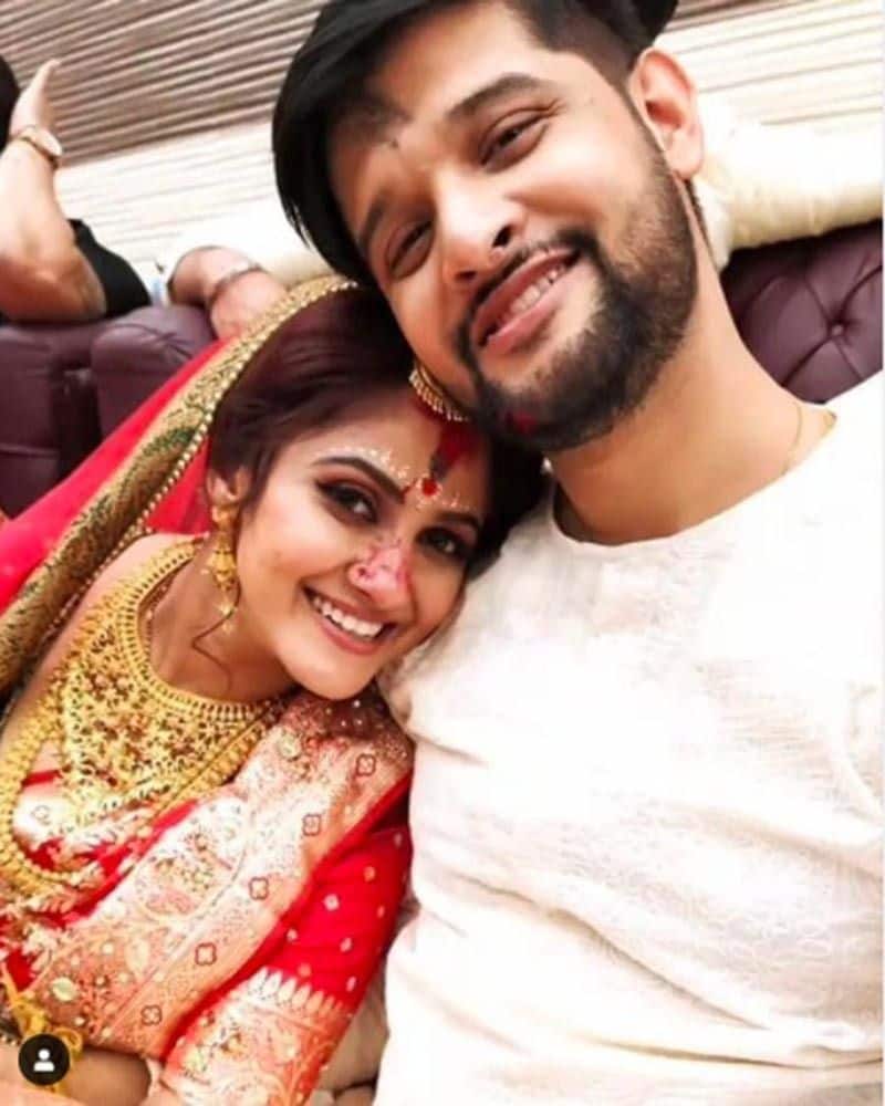 <p><br />
নীলের সঙ্গে জমিয়ে সংসার করছেন তৃণা সাহা। তবে হঠাৎ কী হল তৃণার। </p>