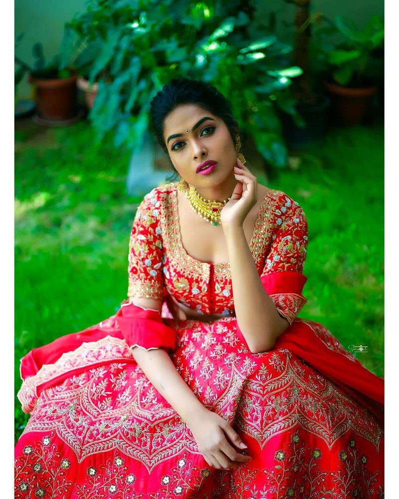 బిగ్ బాస్ షో తరువాత దివికి వరుస అవకాశాలు వస్తున్నాయన్న వార్తలు కూడా రావడం జరిగింది. పలువురు దర్శక నిర్మాతలు ఆమెకు అవకాశాలు ఇస్తామంటూ సంప్రదించారట.