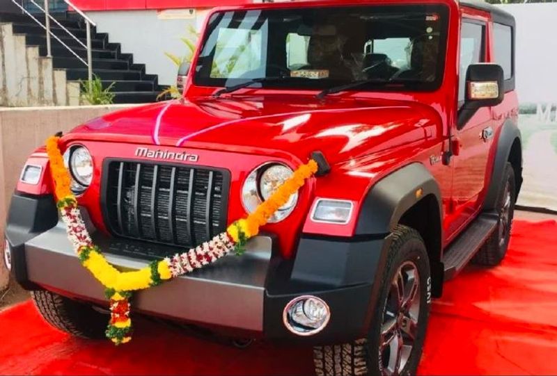ఒక చిన్న లోపం కారణంగా థార్ డీజిల్ ఇంజన్ల నాణ్యతను ప్రభావితం చేస్తుందని ఎం అండ్ ఎం స్టాక్ ఎక్స్ఛేంజీలకు తెలిపింది. కఠినమైన నాణ్యతా ప్రమాణాలను దృష్టిలో ఉంచుకుని కంపెనీ తనిఖీలు చేస్తుందని కంపెనీ తెలిపింది. థార్ రీకాల్ చేసిన అన్ని యూనిట్లకు ఉచితంగా రీప్లేస్మెంట్ చేయనున్నట్లు సంస్థ పేర్కొంది. మహీంద్ర సంస్థ అధీకృత డీలర్షిప్ వద్ద కారును తనిఖీ చేసి లోపాలు ఉంటే దాన్ని పరిష్కరిస్తారు. ప్రభావితమైన్ థార్ కస్టమర్లను సంస్థ వ్యక్తిగతంగా సంప్రదిస్తుందని ఎం అండ్ ఎం తెలిపింది.
