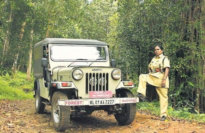 उसके बाद आपको इंदिरा गांधी राष्ट्रीय वन अकादमी, जो देहरादून में स्थित है, वहां पर भेजा जाता है। वहां पर आपको वन प्रबंधन, मृदा संरक्षण, आदिवासी कल्याण, वन्यजीव प्रबंधन सर्वेक्षण करने तथा दूसरे ऑन जॉब ट्रेनिंग दी जाती है। इसके बाद आप कहीं तैनाती के काबिल हो पाते हैं।