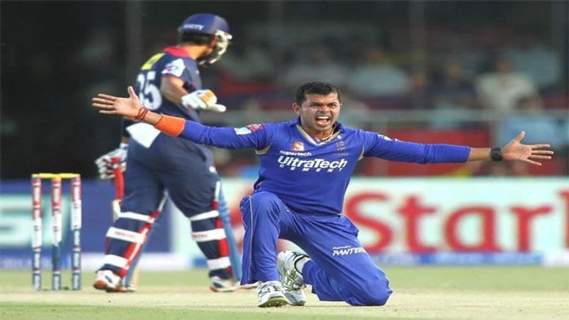 <p>২০১৩ সালে আইপিএল স্পট ফিক্সিং কাণ্ডে নাম জড়িয়েছিব শ্রীসন্থের। তারপর সাত বছর নির্বাসন কাটিয়ে ফের ক্রিকেটে ফিরেছেন তিনি। সৈয়দ মুস্তাক আলি টি ২০ ট্রফি দিয়ে জীবনের নতুন ইনিংস শুরু করে শ্রীসন্থ।<br />
</p>