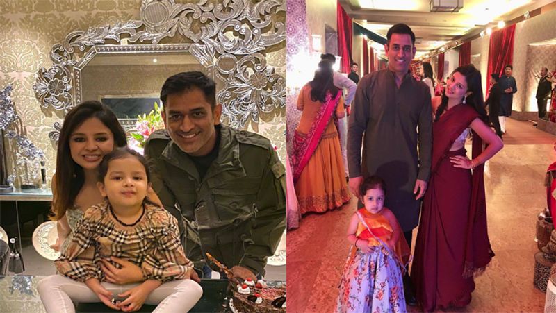 बता दें कि जब जीवा का जन्म हुआ था, तो धोनी भारतीय कप्तान के रूप में वर्ल्ड कप खेलने ऑस्ट्रेलिया गए हुए थे और खेल पर ध्यान लगाने की वजह से फोन भी नहीं रखते थे। ऐसे में साक्षी ने बेटी के जन्म के बारे में सुरेश रैना को मैसेज करके बताया और उन्होंने धोनी को बताया था।