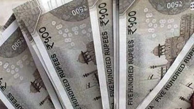 इस योजना को केंद्र की मोदी सरकार (Modi Government) ने 'बेटी बचाओ-बेटी पढ़ाओ' स्कीम ते तहत लॉन्च किया है। छोटी बचत वाली जितनी स्कीम्स हैं, उनमें इसमें सबसे ज्यादा ब्याज दर मिलती है। (फाइल फोटो)