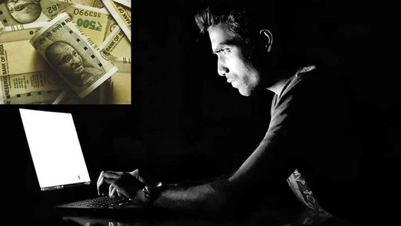 बैंकिंग से जुड़ी जरूरी और महत्वपूर्ण जानकारियां जैसे पासवर्ड और यूजर नेम मोबाइल में दर्ज करके नहीं रखना चाहिए। वहीं, वायरस वाले डेटा से बच कर रहना चाहिए और किसी दूसरे मोबाइल फोन से किसी तरह का डेटा अपने फोन में ट्रांसफर नहीं करना चाहिए। (फाइल फोटो)