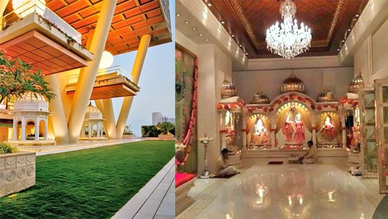 एंटीलिया में भव्य मंदिर के अलावा एक बॉलरूम है। छत क्रिस्टल से सजी है। एक थिएटर, बार, तीन हेलिपैड हैं। मुकेश अंबानी को फिल्में काफी पसंद हैं।