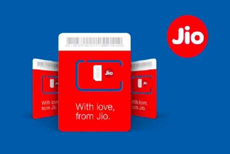 <p><strong>জিও (JIO)- </strong>জিও -র ৪০১ টাকার প্ল্যানটিও একটি আকর্যণীয় প্ল্যান। ২৮ দিনের এই প্ল্যানে প্রতিদিন ৩ জিবি করে মাসে মোট ৮৪ জিবি ডেটা পাওয়া যায়। এছাড়াও এক্সট্রা ৬ জিবি ডেটা এবং প্রতিদিন ১০০ টি করে ফ্রি এসএমএস এবং আনলিমিটেড ভয়েস কল -এর সুবিধা রয়েছে এই প্যাকে। </p>