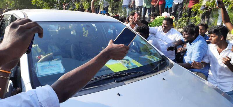 actor vijay fans crowed around  her car video goes viral
