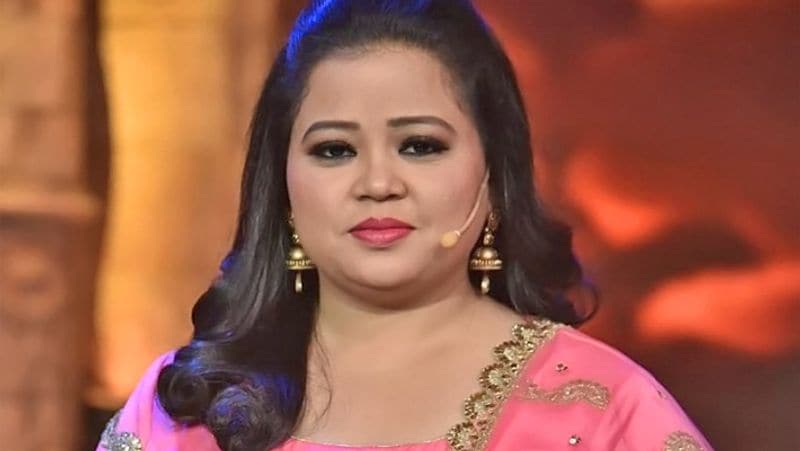 A video clip from the show goes viral where we can see one contestant dancing and showing her grief of her baby's death due to Covid 19. The act made everyone emotional from the gurges Sonu Sood and Nora Fatehi to are seen crying after watching the same.