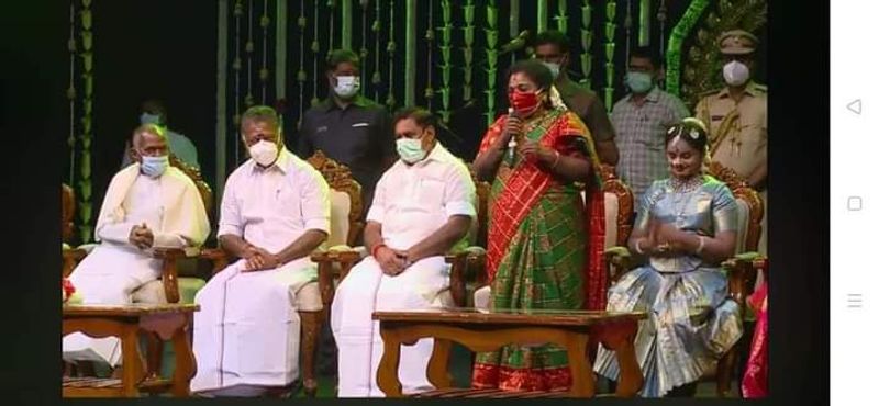 தெலுங்கானா ஆளுநர் தமிழிசை சவுந்தர்ராஜன் “நான் இங்கு அமைச்சர் விஜயபாஸ்கரின் சகோதரியாகவும், பிரியதர்ஷினியின் அத்தை என்ற முறையிலுமே வந்திருக்கிறேன். பிரியதர்ஷினி நடனத்தில் முகபாவங்கள் அவ்வளவு அழகாக இருந்தது. முதல் பாடலே “வெள்ளை தாமரை பூவில் இருப்பாள்” என்பது அதனால் எனக்கு இந்த மேடை மிகவும் பிடித்தது என நகைச்சுவையுடன் கூறினார். 