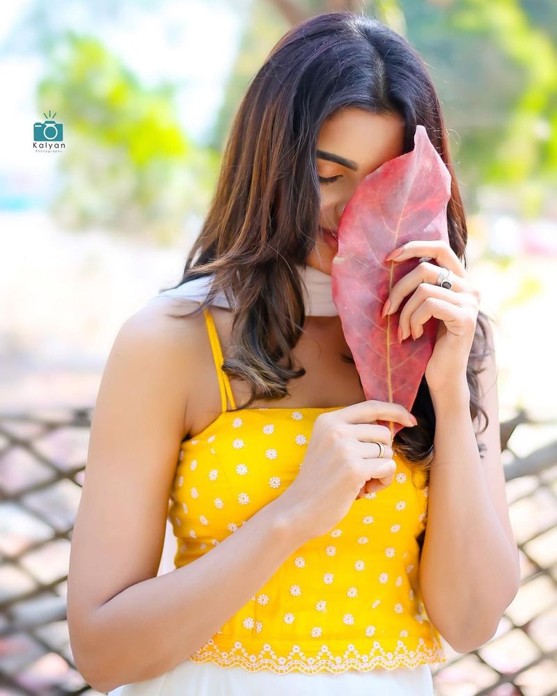 బుల్లితెరపై వర్ష ఫుల్ బిజీ అవుతున్నారు. సంక్రాంతి వేడుకలలో కూడా వర్ష కనిపించి సందడి చేశారు. జబర్ధస్త్ లో వర్ష అందాలు చూసిన ప్రేక్షకులు ఆమె ఫ్యాన్స్ అయిపోయారు.