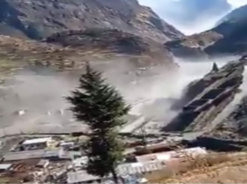 यूपी में गंगा नदी के किनारे वाले जिलों बिजनौर, बदायूं के साथ ही हापुड़, फर्रुखाबाद, कानपुर, प्रयागराज व वाराणसी के जिलाधिकारियों से राहत आयुक्त ने सम्पर्क करने के साथ ही मुस्तैद रहने का दिशा-निर्देश जारी कर दिया है। 
