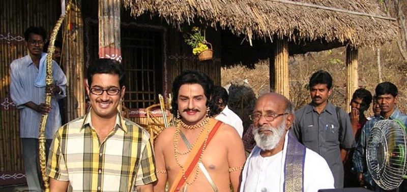 `నర్తనశాల` చిత్ర షూటింగ్ టైమ్లో ఉదయ్ కిరణ్తో బాలయ్య.