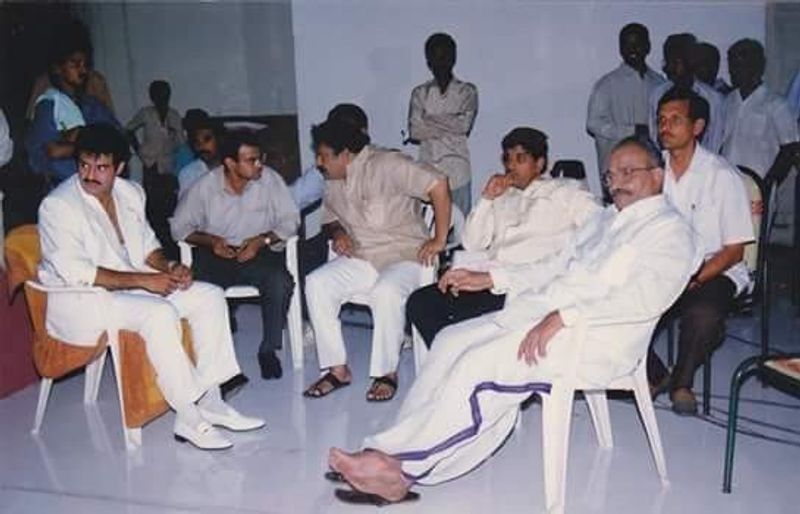 `వంశానికొక్కడు` సినిమా సెట్లో కళాతపస్వి కె.విశ్వనాథ్తో