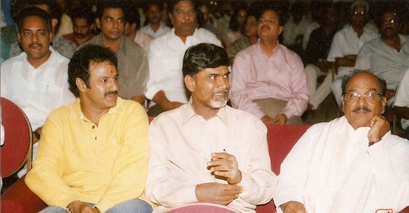 `సమరసింహారెడ్డి` సక్సెస్ సెలబ్రేషన్లో మాజీ సీఎం నారా చంద్రబాబు నాయుడు, ఏఎన్నార్లతో.