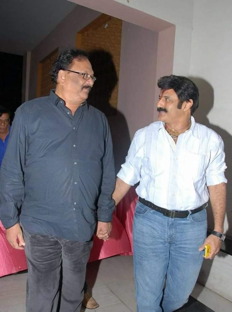 రెబల్ స్టార్ కృష్ణంరాజుతో అరుదైన ఫోటో.