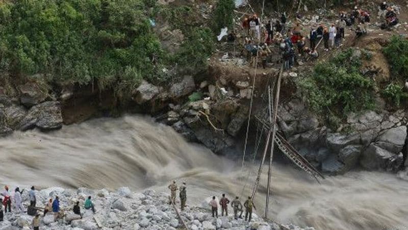 2013 की त्रासदी में सैकड़ों घर-पुल आदि टूट गए थे। इन्हें दुबारा बनाने में कई साल लगे।