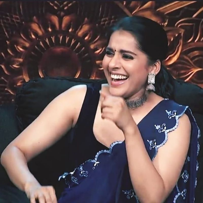ఈ విషయంలో రష్మీ బాగా రాణిస్తుంది. షోని రక్తి కట్టించేందుకు ఎప్పుడూ ముందుంటుంది.