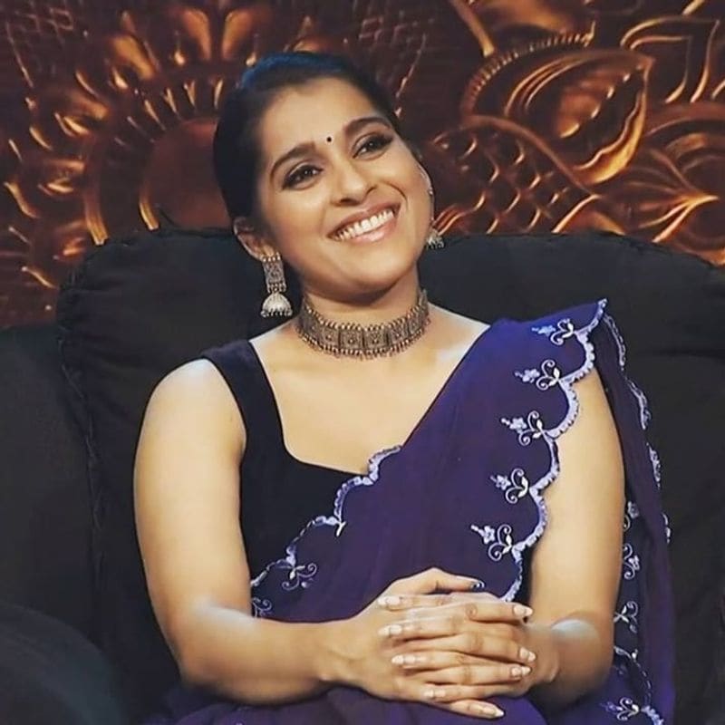మరోవైపు `బొమ్మ బ్లాక్బస్టర్` చిత్రంలో హీరోయిన్గా చేస్తుంది రష్మీ. ఈ సినిమా విడుదలకు సిద్ధమవుతుంది.