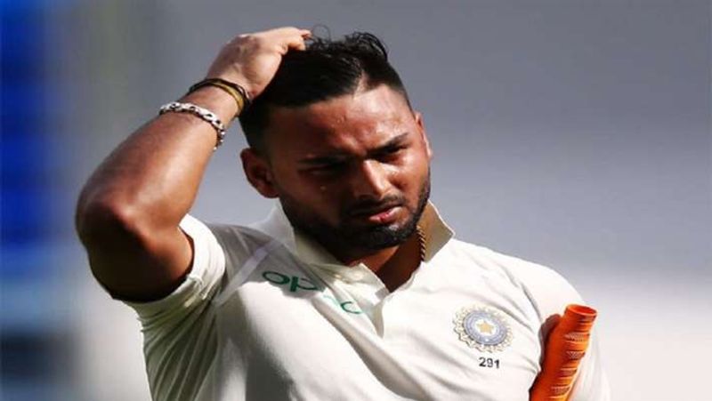 ఓ వైపు రిషబ్ పంత్ బౌండరీలు, సిక్సర్లతో ప్రత్యర్తి బౌలర్లపై విరుచుకుపడుతుంటే, మరోవైపు ఛతేశ్వర్ పూజారా తనదైన స్టైల్లో డిఫెన్స్ ఆడుతూ క్లాస్ ఇన్నింగ్స్ ఆడాడు. రిషబ్ పంత్ మాస్ ఇన్నింగ్స్, పూజారా క్లాస్ ఇన్నింగ్స్ కలిసి ఇంగ్లాండ్ బౌలర్లకు చుక్కలు చూపించాయి. దూకుడుకి మారుపేరున నిలిచిన పంత్తో కలిసి ఆడడం తనకెంతో ఇష్టమని ప్రకటించాడు ఛతేశ్వర్ పూజారా...